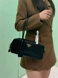 Picture of Prada Handbags _SKUfw181355102fw